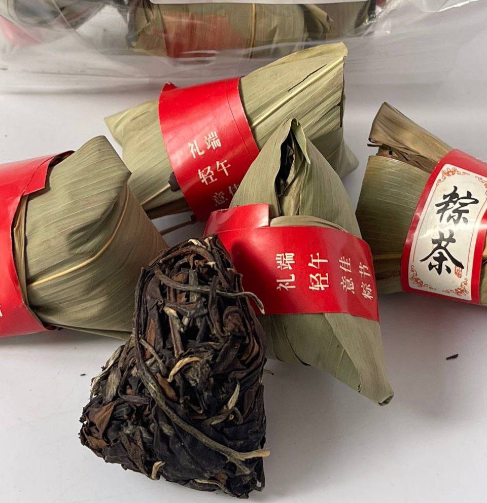 Пуер у бамбуковому листі